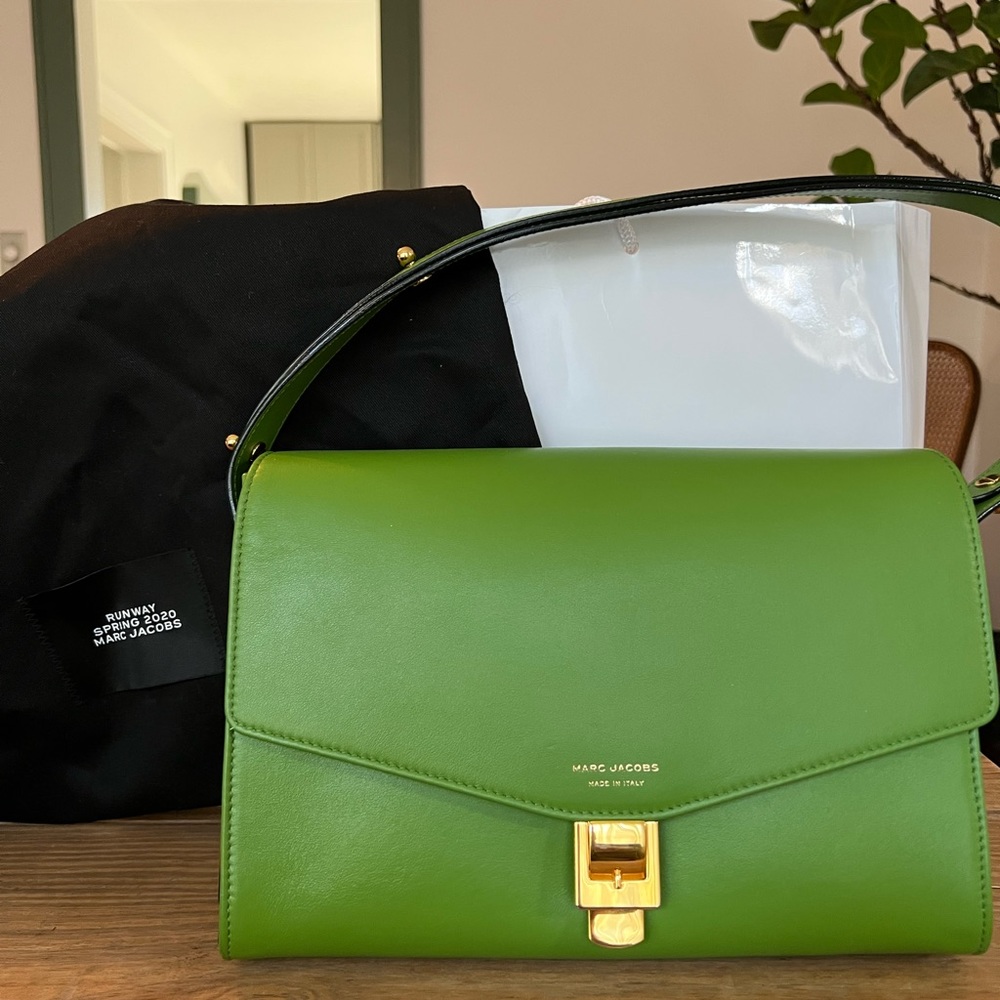 Marc jacobs runway memo bag.